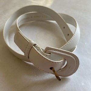 White narrow belt leather made in Taiwan ROC size small possibly vintage